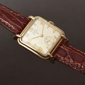 1949 ELGIN DeLuxe USA Model 5712 Gents Dress Watch