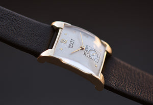 1946 GRUEN Curvex 14K Solid Gold Gents Watch
